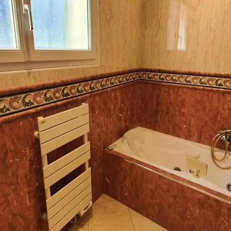 Apartment & For 8 People *