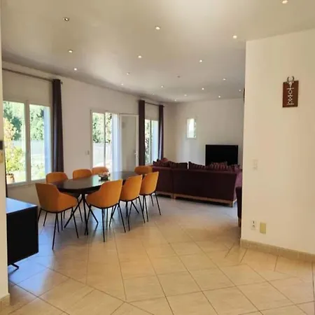 & For 8 People Apartment *